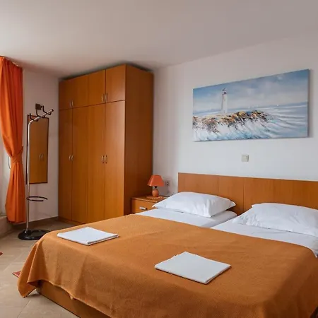 And Lena Guest house 3*