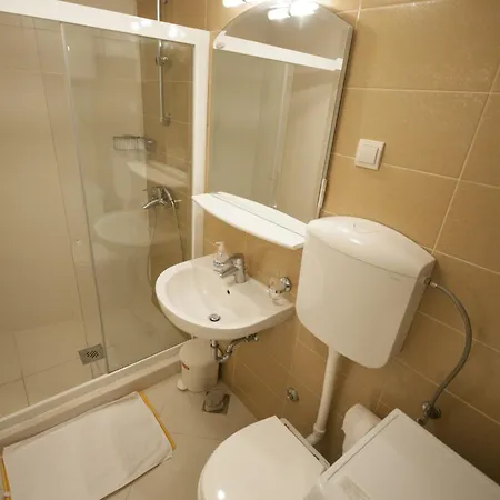 Vendégház And Lena