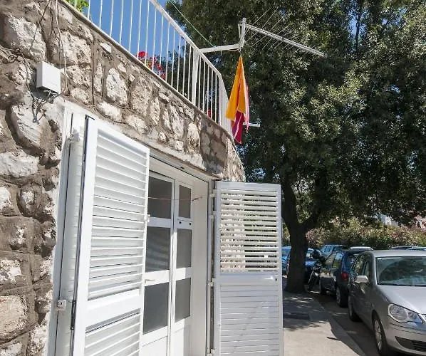 Guest house And Lena