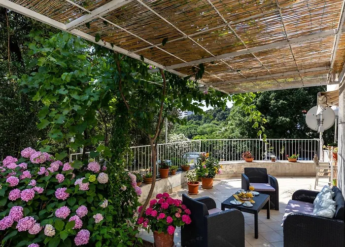 And Lena Guest house 3*