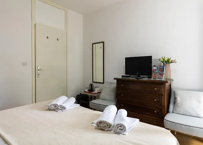 And Lena Guest house 3*