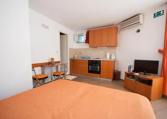 Guest house And Lena